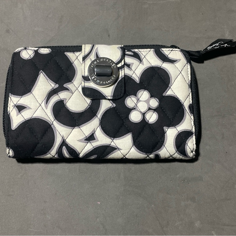 Vera Bradley 5 X 8 Turnlock Wallet. -black and white design